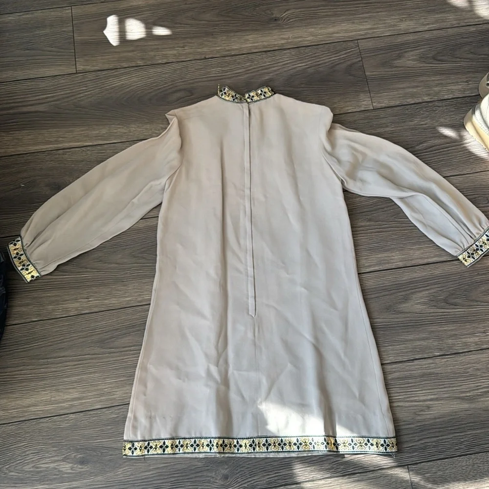 Vintage mod go-go style  long sleeve dress size 7 made of rayon